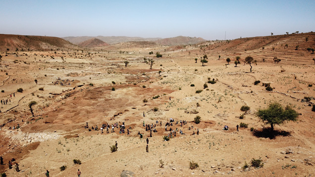 Sapphire mining in the Ethiopian desert Sapphire mining in the Ethiopian desert