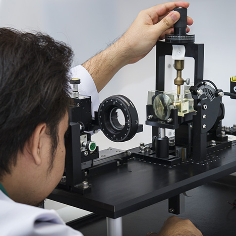 Gemologists use a custom-built instrument to align samples along their c-axis Gemologists use a custom-built instrument to align samples along their c-axis