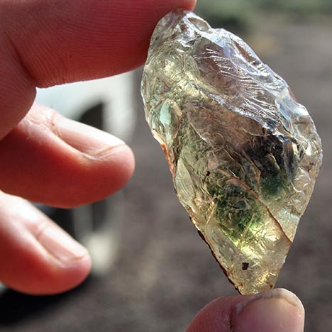 This large rough sunstone displays a deep green core. - Duncan Pay This large rough sunstone displays a deep green core. - Duncan Pay