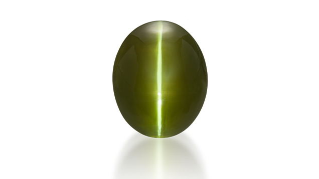 Cats eye chrysoberyl cabochon from Sri Lanka